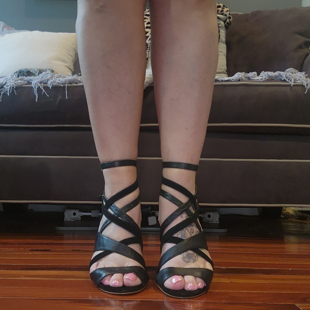 Nine West black strappy sandals size 9